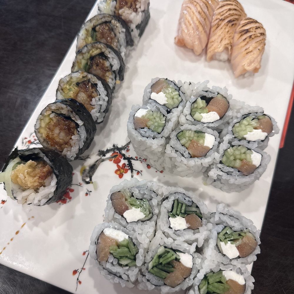 Kings Sushi - Shrimp tempura roll, Philadelphia, rolls, and torched salmon sushi - Sushi Bars Near Me - Charleston, South Carolina