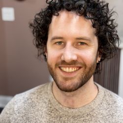 Arthur Clarence Salon - Modern men's haircut with natural texture designed for easy styling.