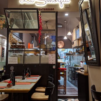 Pizzeria La Smorfia - Pizza Near Me - Monterosso al Mare, SP