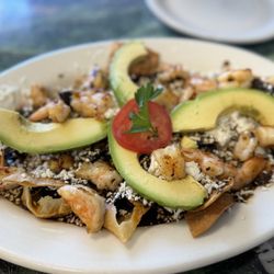 El Padrino Restaurant - Shrimp Mole Nachos (10/10)