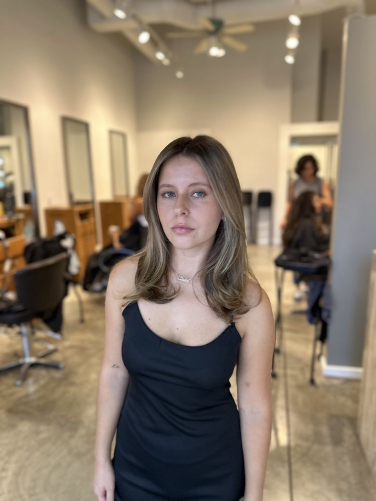 Lauren Millar Hair Logo