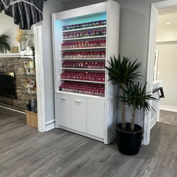 Caché Beauty Lounge - Lots of colors to clips from - Nail Salons Near Me - Sewell, New Jersey Caché Beauty Lounge - Lots of colors to clips from - Nail Salons Near Me - Sewell, New Jersey