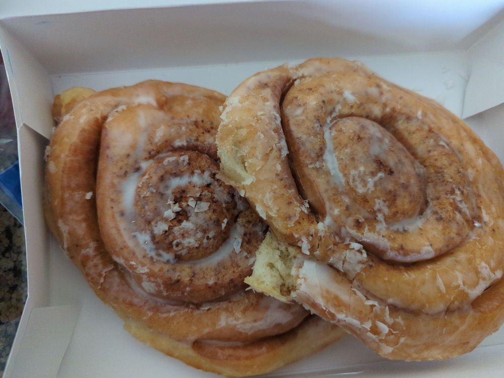 Nan’s Donuts Logo