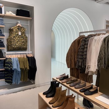 Everlane - Abbot Kinney - Women's Clothing Near Me - Los Angeles, California Everlane - Abbot Kinney - Women's Clothing Near Me - Los Angeles, California