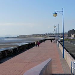 Kirkcaldy Esplanade - Photo. April 2011.
