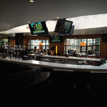 Earls Kitchen + Bar - Bar area~ - Canadian (New) Near Me - Vancouver, British Columbia