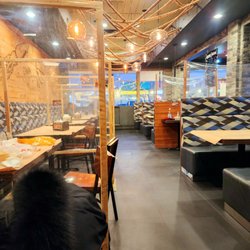 The Captain's Boil - Interior