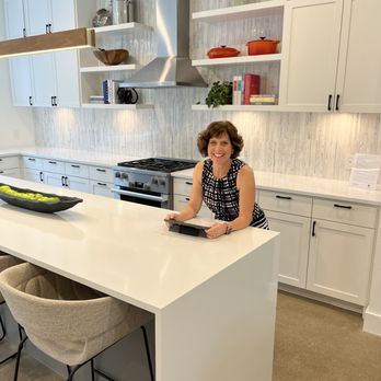 Edy Knows Austin - REAL Broker - Greeting guests atvan open house for one of my listings - Real Estate Agents Near Me - Austin, Texas Edy Knows Austin - REAL Broker - Greeting guests atvan open house for one of my listings - Real Estate Agents Near Me - Austin, Texas