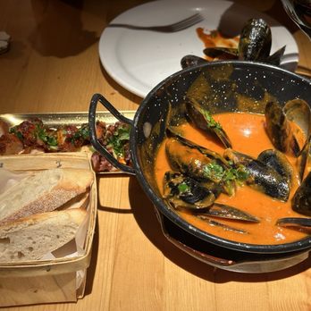 Destapas - pulpos octopus and mussels - Spanish Near Me - San Francisco, California Destapas - pulpos octopus and mussels - Spanish Near Me - San Francisco, California
