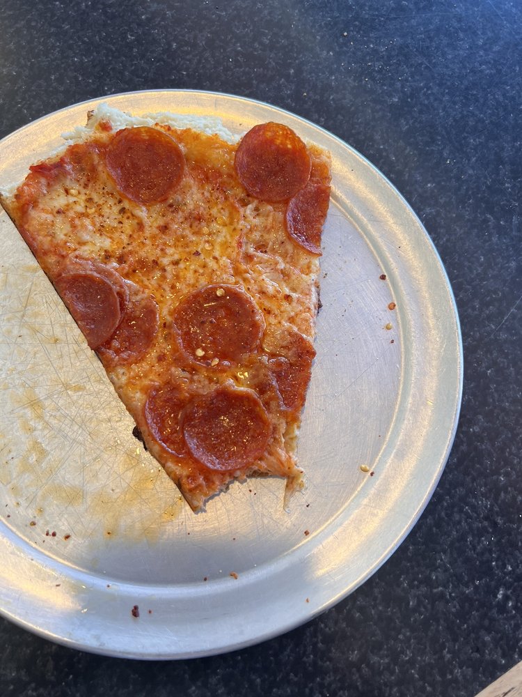 Frank's Pizza Pasta & Wings Logo