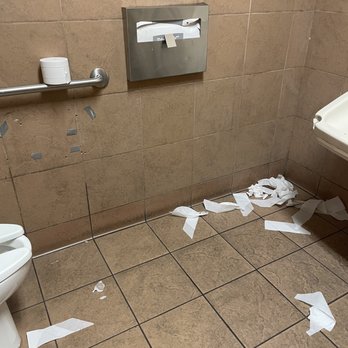 Vons - Toilet paper everywhere. - Grocery Near Me - Redlands, California