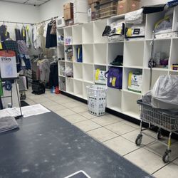 Cyclone Laundry & Internet Cafe