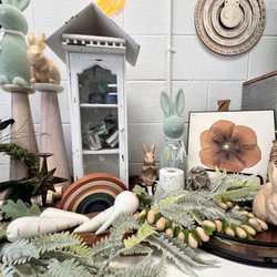 Dos Casas Thrift