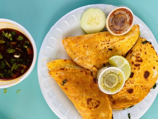 El Viejón Taquería y Mariscos food truck by null