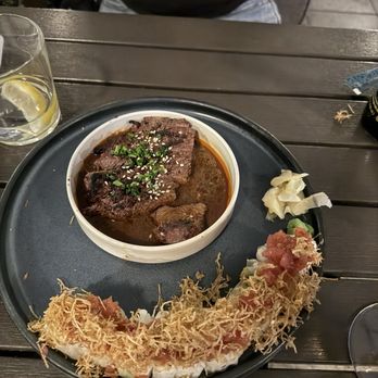 Earls Kitchen + Bar - Steak with sushi - New American Near Me - Boston, Massachusetts Earls Kitchen + Bar - Steak with sushi - New American Near Me - Boston, Massachusetts