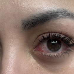 Elen’s Lash Lounge - Hybrid lash extensions irritation 3 days later