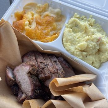 Smokin Woods BBQ - Beef Tri-Tip classic plate with mac and cheese (left) and potato salad (right) - Barbeque Near Me - Fresno, California Smokin Woods BBQ - Beef Tri-Tip classic plate with mac and cheese (left) and potato salad (right) - Barbeque Near Me - Fresno, California