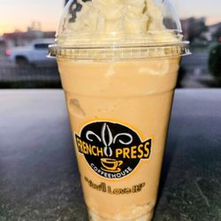 French Press Coffeehouse - Grand Wedding Cake La Freeze