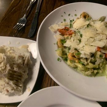 Red White & Brew - Pesto Chicken Over Cheese Tortellini - American Near Me - Mesa, Arizona