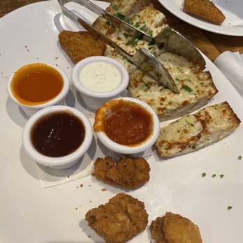 Giordano's - Sampler plate - Pizza Near Me - Oakbrook Terrace, Illinois