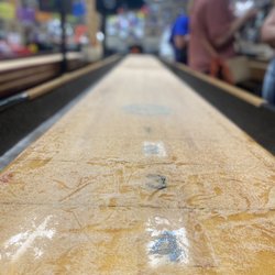 Rookies Too Bar & Grill - Shuffle board