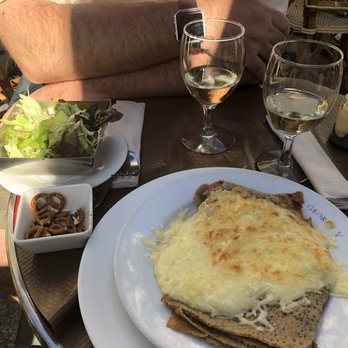 Café George V - Ham and Cheese Crepe - Cafes Near Me - Paris, 75 Café George V - Ham and Cheese Crepe - Cafes Near Me - Paris, 75
