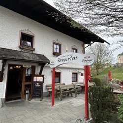 Eingang und Biergarten