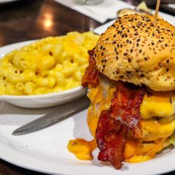Double Overtime Burger with Mac & Cheese