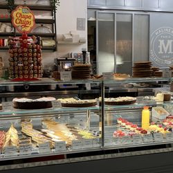 Boulangerie Malineau - Pasties display