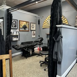 Mad Ethel's Tattoo & Body Piercing - Tattoo area