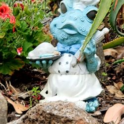 San Francisco Zoo - A cute little figurine of a chef frog! At the SF zoo.