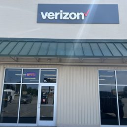 Exterior outside entrance of Verizon Authorized Retailer - TCC - Sandusky, Ohio Exterior outside entrance of Verizon Authorized Retailer - TCC - Sandusky, Ohio