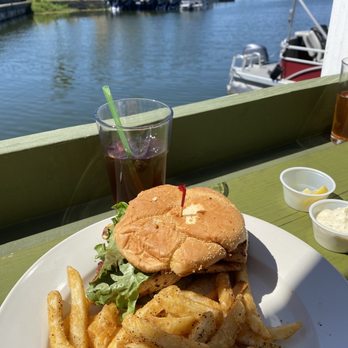 Fish Camp On Lake Eustis - Maui grilled sandwich - Seafood Near Me - Tavares, Florida