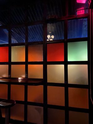 Honeycomb Hi-Fi Listening Bar by null