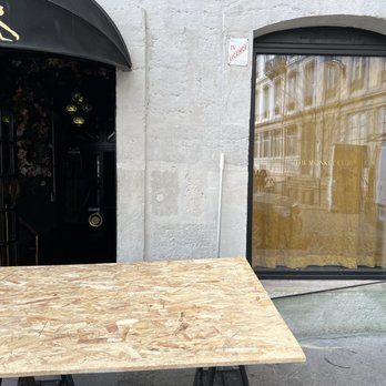 Activitre - fermeture provisoire suite à bris de vitre - Keys & Locksmiths Near Me - Lyon, 69