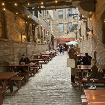 Trivoli Tavern - Outside patio - American Near Me - Chicago, Illinois