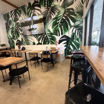 Boardriders Cafe - Cafes Near Me - Huntington Beach, California
