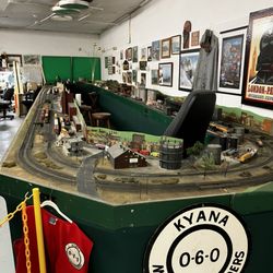 South Louisville Antique & Toy Mall - Train set
