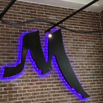 Montrio - Logo - New American Near Me - Monterey, California