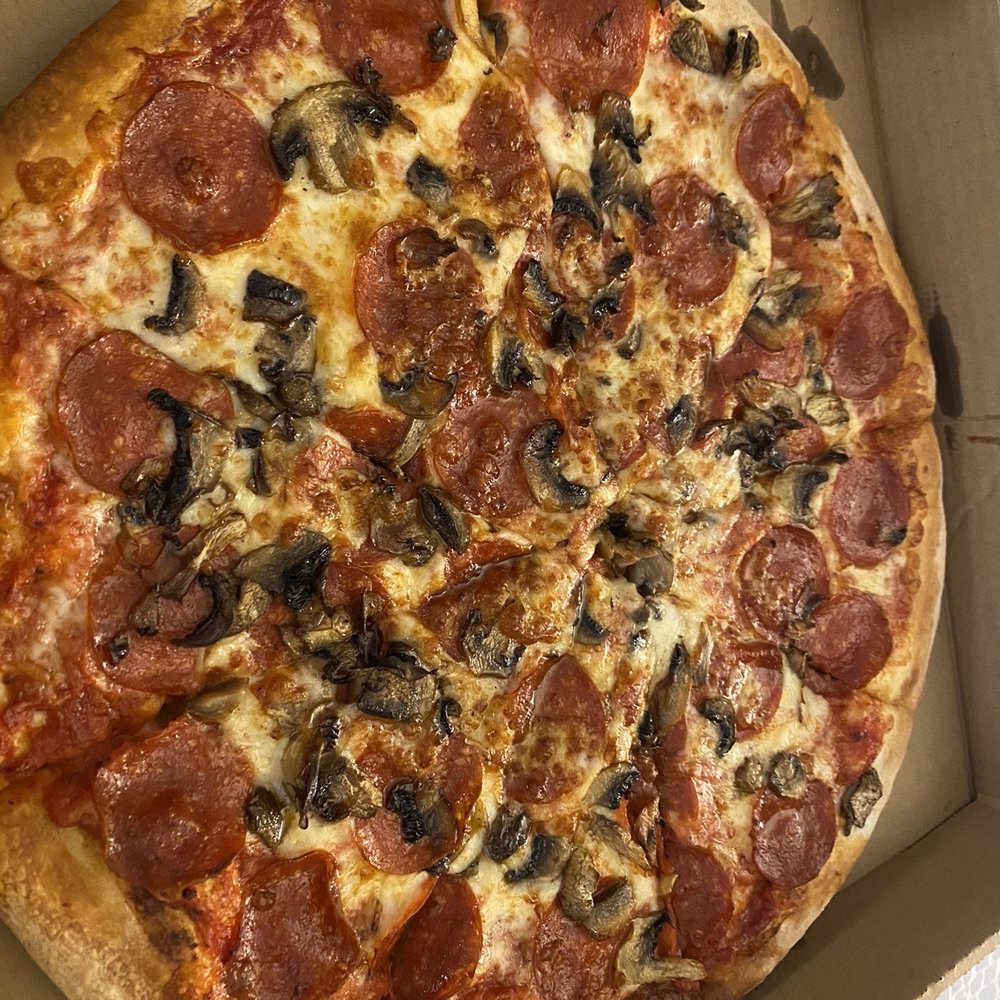 Mushroom pepperoni pizza Mushroom pepperoni pizza