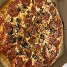 Mushroom pepperoni pizza Mushroom pepperoni pizza