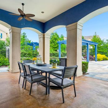 Brewster Commons - Outdoor Seating Area - Apartments Near Me - Covington, Louisiana