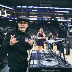 DJ Eddie Z - 12-12-18 v. Timberwolves! Kings win!