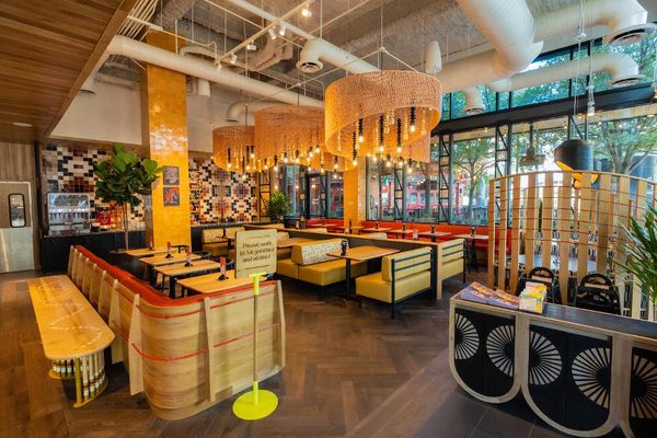 Nando's PERi-PERi by null