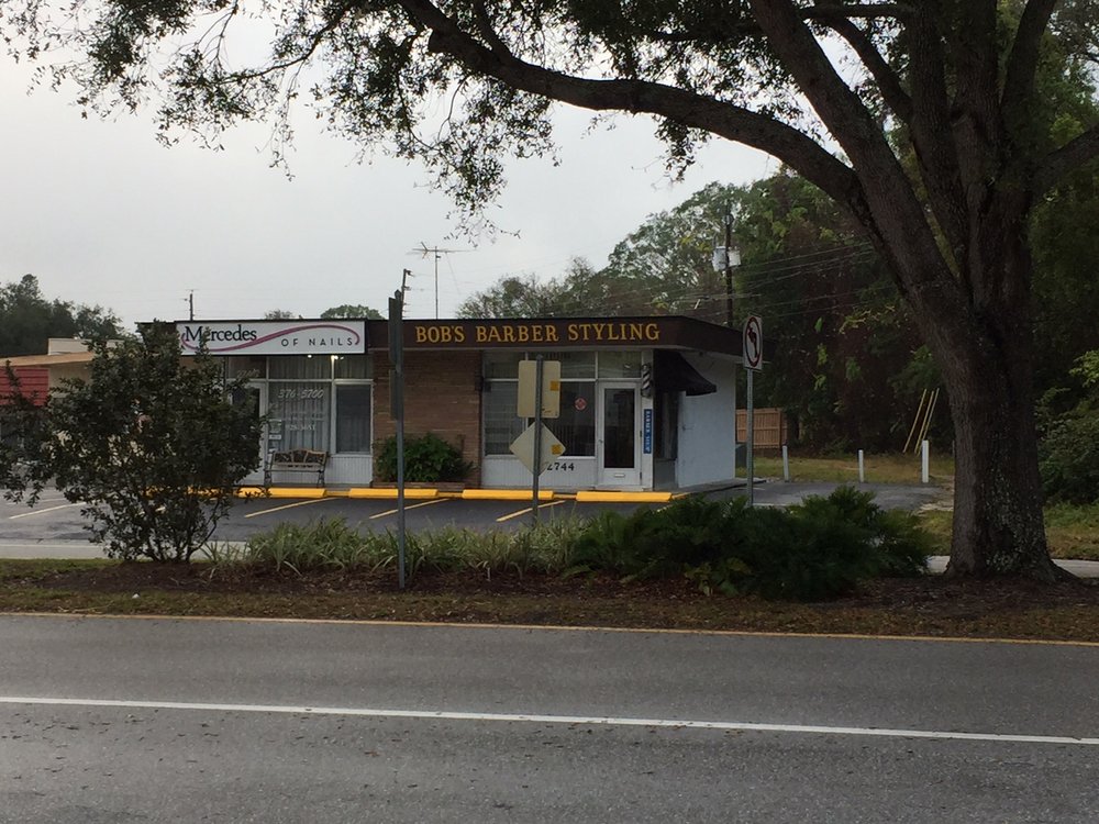 Bob's Barber Styling Logo