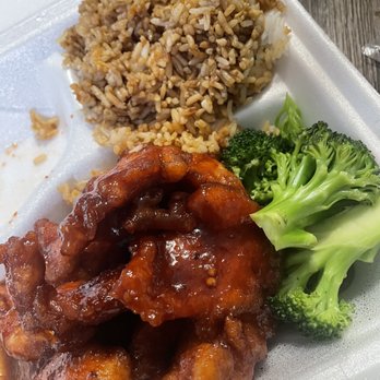 Shangri-La - 18. General Tso's Chicken Dinner Combination - Dim Sum Near Me - West Bloomfield, Michigan Shangri-La - 18. General Tso's Chicken Dinner Combination - Dim Sum Near Me - West Bloomfield, Michigan