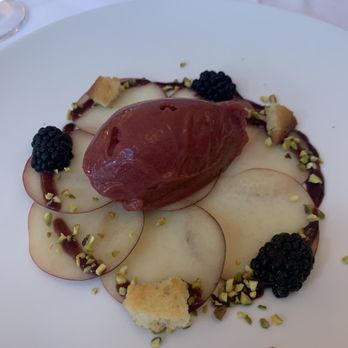 Macéo - Peaches with berry gelato - French Near Me - Paris, 75 Macéo - Peaches with berry gelato - French Near Me - Paris, 75