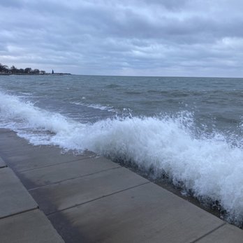 Fullerton Beach - 11/30/20 - Windy Chilly morning w/awesome wave action - Beaches Near Me - Chicago, Illinois Fullerton Beach - 11/30/20 - Windy Chilly morning w/awesome wave action - Beaches Near Me - Chicago, Illinois