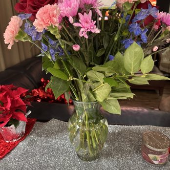 Rubi's Flower Shop - The messed up arrangement I paid over $80 for. This was the "deluxe" edition. - Florists Near Me - Compton, California Rubi's Flower Shop - The messed up arrangement I paid over $80 for. This was the "deluxe" edition. - Florists Near Me - Compton, California