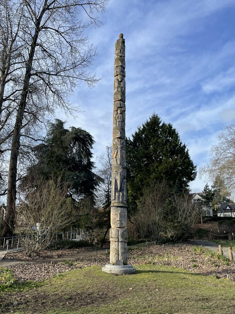 East Montlake Park Logo